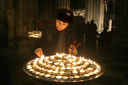 Candles_at_Notre_Dame